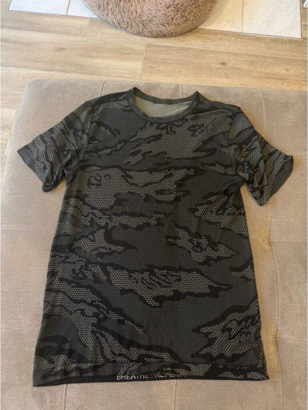 Lululemon Metal Vent Tech Camo Melbourne Tee Mens Medium
